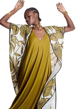 Alba Conde Kimono estampado tropical verde oliva