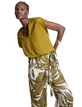 Alba Conde Pantalón Culotte cruzado estampado verde oliva