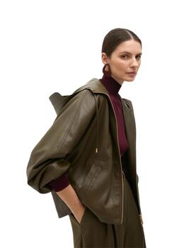 Lola Casademunt Bomber Efecto Piel Kaki