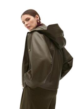 Lola Casademunt Bomber Efecto Piel Kaki