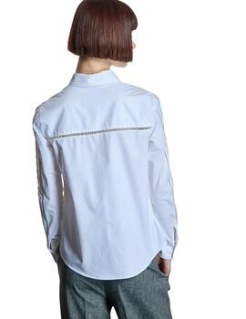 Alba Conde Camisa blanca con manga calada