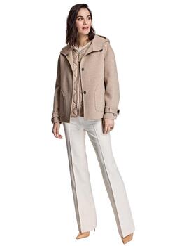 Alba Conde conjunto Chaquetón y Chaleco beige