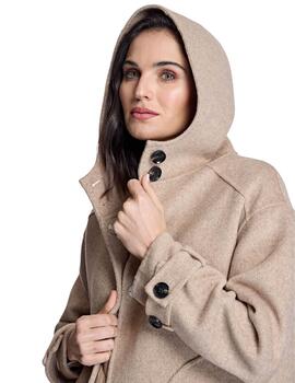 Alba Conde conjunto Chaquetón y Chaleco beige