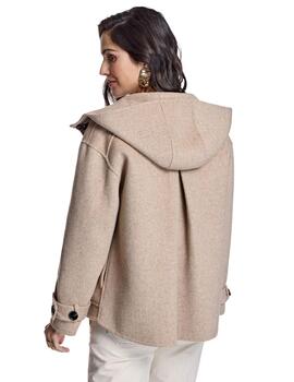 Alba Conde conjunto Chaquetón y Chaleco beige